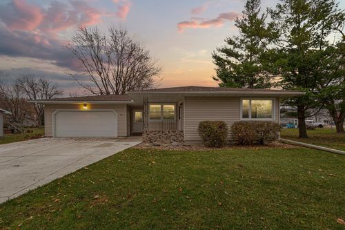 351 1st Ave Ne, Wells, MN, 56097-1504 | Card Image