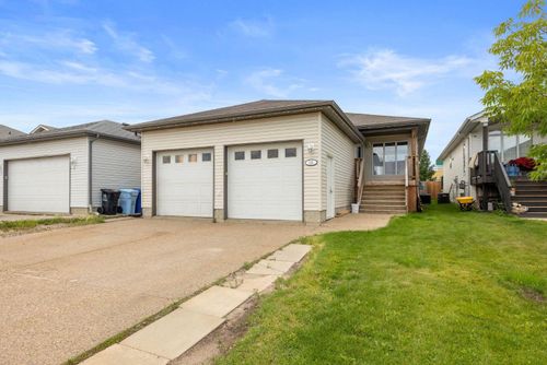 245 Crown Creek Lane, Fort Mcmurray, AB, T9K2T9 | Card Image