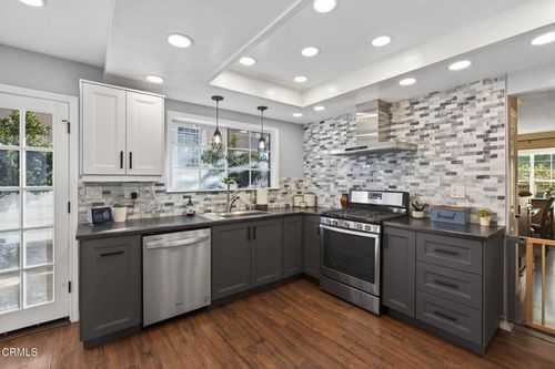 1327 Johnson Dr, Ventura, CA, 93003-6263 | Card Image