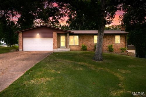2 Carr Cir, O Fallon, MO, 63366-3402 | Card Image