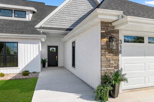 314 Willow St, Pardeeville, WI, 53954-8502 | Card Image