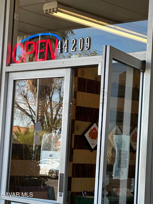 44209 10th St W, Lancaster, CA, 93534-4133 | Card Image