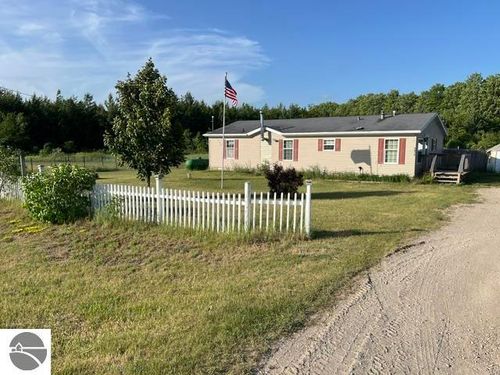 9875 Country Pne, Kingsley, MI, 49649-9538 | Card Image