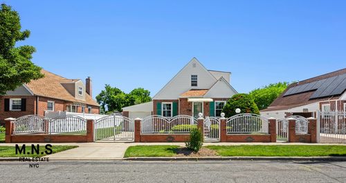 106-25 215th St, Queens Village, NY, 11429-1517 | Card Image