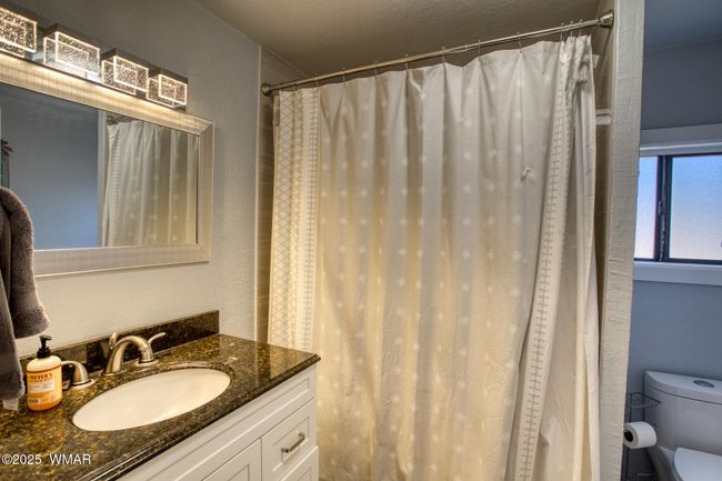 Guest Bath | Image 16