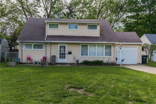 2912 Prange Dr, Cuyahoga Falls, OH, 44223-1747 | Card Image