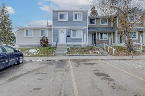 61 Georgian Villas Ne, Home with 3 bedrooms, 1 bathrooms and 2 parking in Calgary AB | Card Image