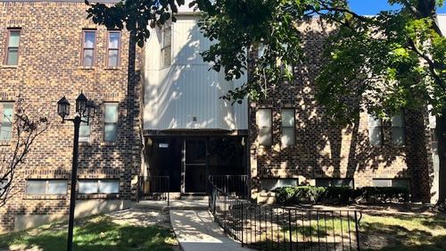 11-2275 Country Club Dr, Woodridge, IL, 60517-3063 | Card Image