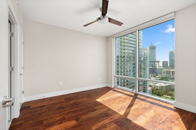 APT-2402 - 300 Bowie St, Condo with 3 bedrooms, 3 bathrooms and 2 parking in Austin TX | Image 17