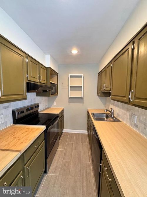 apt-104-4803 Wellington Dr, CHEVY CHASE, MD, 20815-6263 | Card Image