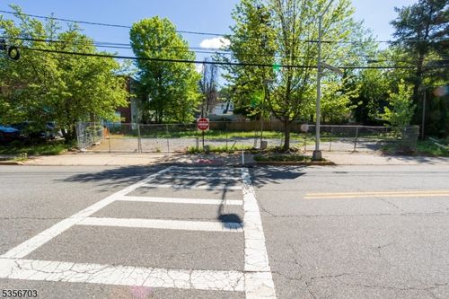 529 Valley Rd, Montclair, NJ, 07043-1825 | Card Image