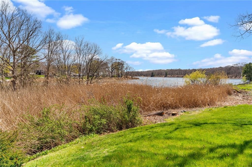 Canfield Ct, Warwick, RI 02889