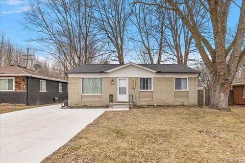 39621 Detroit St, Harrison Twp, MI, 48045-1837 | Card Image