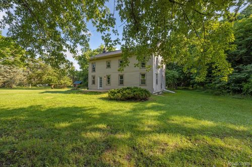 11240 Silver Lake Rd, Byron, MI, 48418-8716 | Card Image