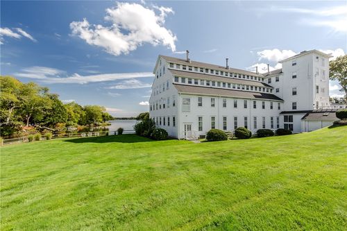 apt-18-40 Web Ave, North Kingstown, RI, 02852-6822 | Card Image