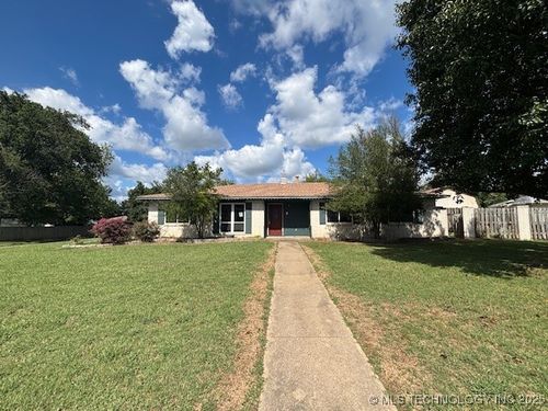 711 E Lucy Ave, Sallisaw, OK, 74955-6640 | Card Image