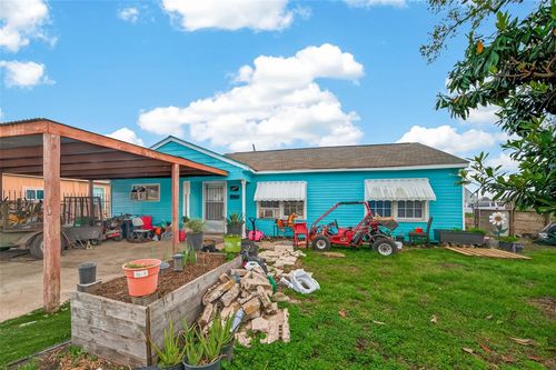 7355 Iwo Jima Rd, Houston, TX, 77033-3442 | Card Image