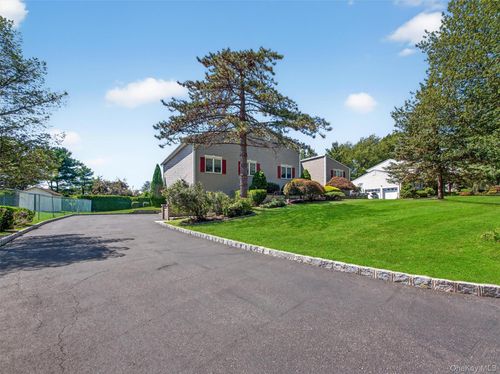 147 Schweizer Ln, Bardonia, NY, 10954-2031 | Card Image