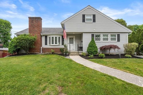 32 Oak St, Stoneham, MA, 02180-2272 | Card Image