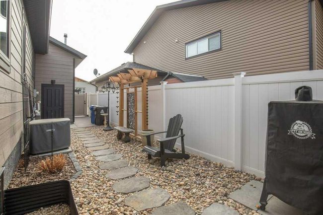 131 Cedar Square, House other with 5 bedrooms, 4 bathrooms and 7 parking in Blackfalds AB | Image 16