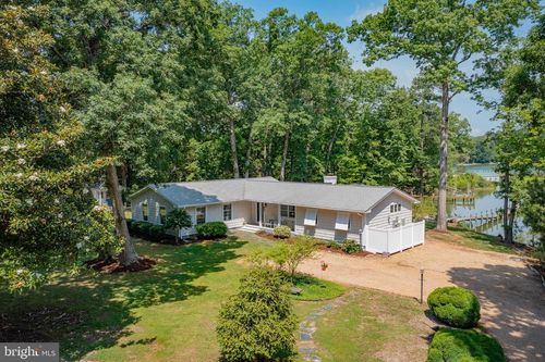 96 Larkspur Ln, Weems, VA, 22576-2424 | Card Image