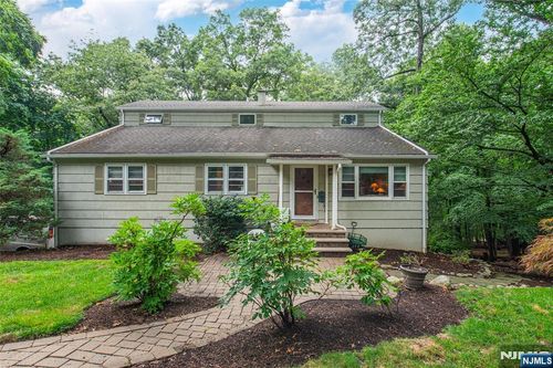 16 Pennsylvania Avenue, Montvale, NJ, 07645 | Card Image