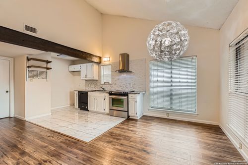 apt-68-8611 Datapoint Dr, San Antonio, TX, 78229-5924 | Card Image