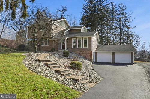 1016 Woodridge Blvd, LANCASTER, PA, 17601-2251 | Card Image