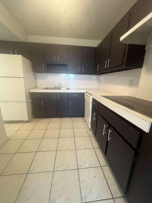 619-2025 Ne 164th St, North Miami Beach, FL, 33162-4160 | Card Image
