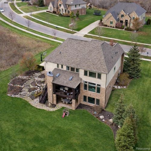3575 Royal Berkshire Ln, Oakland, MI, 48363-2347 | Card Image