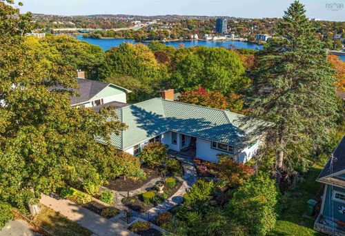 15 Lakeview Ave, Dartmouth, NS, B3A3S8 | Card Image