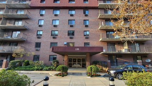 202-135 Pleasant St, Brookline, MA, 02446-7185 | Card Image