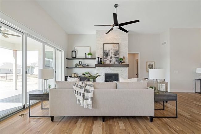 9069 Shady Bend Rd, House other with 5 bedrooms, 3 bathrooms and null parking in Lenexa KS | Image 8