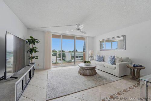203-5440 N Ocean Dr, Riviera Beach, FL, 33404-2528 | Card Image