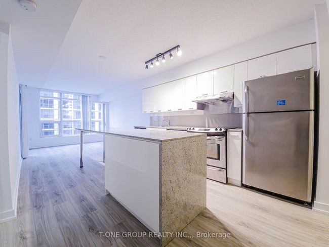 803 - 29 Singer Crt, Condo with 1 bedrooms, 1 bathrooms and 1 parking in North York ON | Image 1