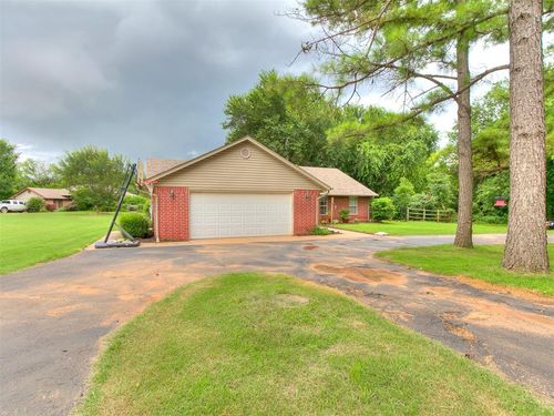 1025 Wagon Trail Ln, Goldsby, OK, 73093-9153 | Card Image