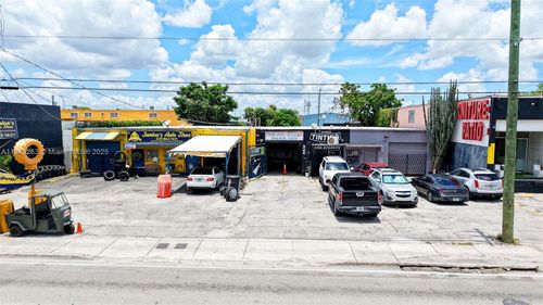 343 W 21st St, Hialeah, FL, 33010-2518 | Card Image