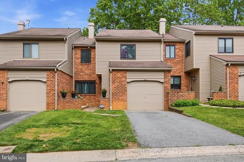 203 Camsten Ct, Chesterbrook, PA, 19087-5733 | Card Image