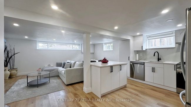 24 Collins Cres, House other with 5 bedrooms, 3 bathrooms and 6 parking in Aurora ON | Image 28