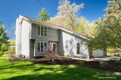 8717 River Oaks Cir, Greenville, MI, 48838-9797 | Card Image
