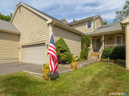 31-172-12 Boulevard Dr, Danbury, CT, 06810-7241 | Card Image