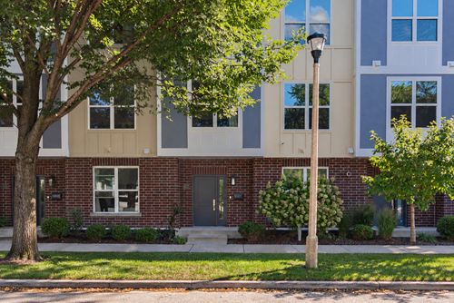 8127 Floral Ave, Skokie, IL, 60077-2402 | Card Image
