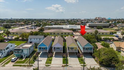 2301 67th St, Galveston, TX, 77551-1322 | Card Image