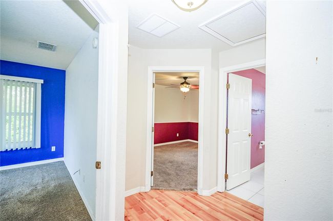 Hall between guest bedrooms | Image 41