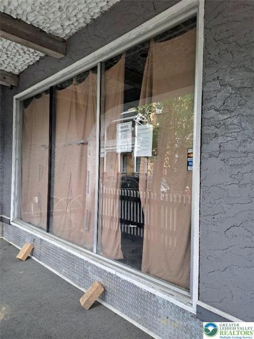 42 Market St, Bangor, PA, 18013-1942 | Card Image