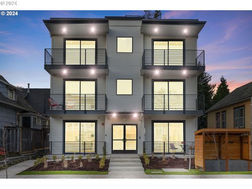 202-121 N Going St, Portland, OR, 97217-2915 | Card Image