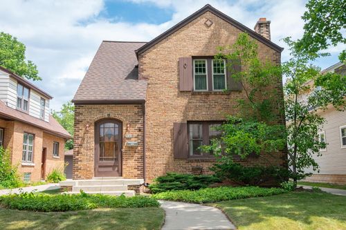2640 N 72nd Street, Wauwatosa, WI, 53213 | Card Image