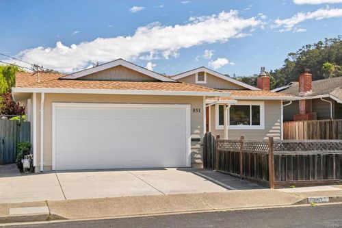 851 Standish Rd, Pacifica, CA, 94044-4156 | Card Image