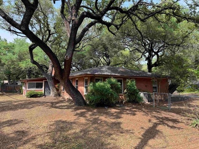 1104 Arbor Ln, House other with 3 bedrooms, 2 bathrooms and null parking in Marble Falls TX | Image 5