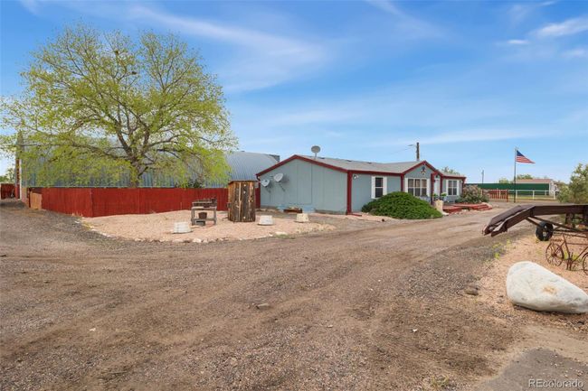 5439 County Road 37, House other with 3 bedrooms, 2 bathrooms and 1 parking in Fort Lupton CO | Image 3